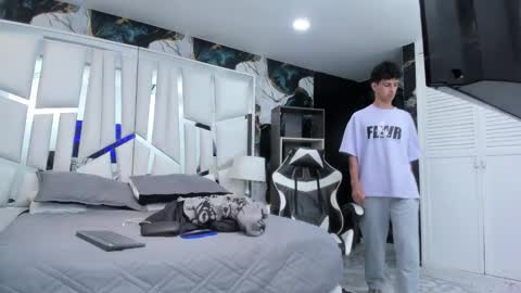 ibratxandy online show from April 18, 12:03 am