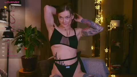 Snapshot of ice_ba_by chatting on June 4, 10:27 pm Milena online show from June 4, 10:27 pm
