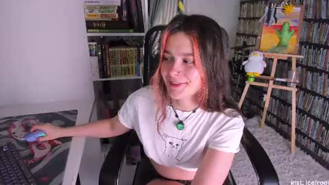 Snapshot of icefroq chatting on July 7, 10:47 pm Julia online show from July 7, 10:47 pm