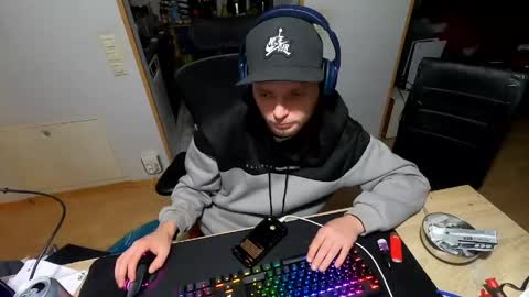 ich7722 online show from April 14, 2:06 am