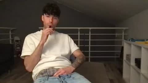 Snapshot of icyninesix chatting on February 4, 1:34 am icyninesix online show from February 4, 1:34 am