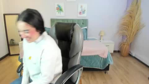 Snapshot of icysweetcam chatting on April 21, 12:33 pm Icy online show from April 21, 12:33 pm