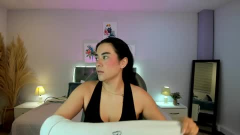 Snapshot of icysweetcam chatting on April 23, 10:47 am Icy online show from April 23, 10:47 am