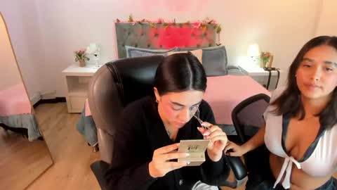 Snapshot of icysweetcam chatting on May 13, 11:18 am Icy online show from May 13, 11:18 am