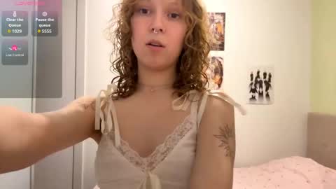 Sarah online show from April 18, 4:00 pm