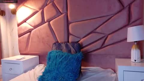 Snapshot of idk_24 chatting on February 24, 12:30 am Tifanny online show from February 24, 12:30 am