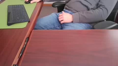 Hung office Stud online show from January 3, 4:37 pm