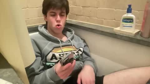 Snapshot of ihatethatcuteguy chatting on February 5, 5:01 am All American Jock online show from February 5, 5:01 am