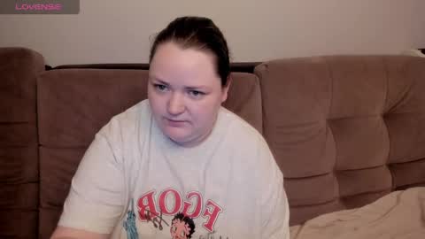 Snapshot of ihaveasecret_ chatting on June 10, 3:29 am Alice online show from June 10, 3:29 am