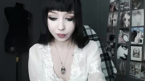 iiiiiiis online show from May 26, 8:38 pm