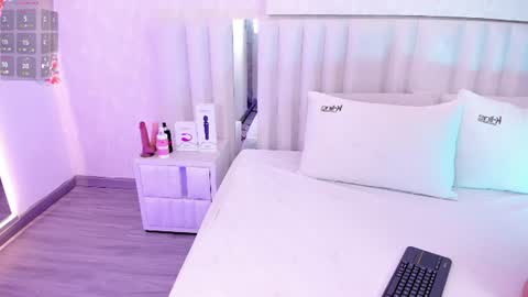 Snapshot of iim_cloe chatting on June 10, 8:52 pm Naty online show from June 10, 8:52 pm