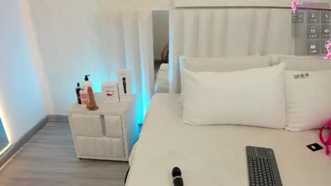 Snapshot of iim_cloe chatting on June 26, 10:47 pm Naty online show from June 26, 10:47 pm