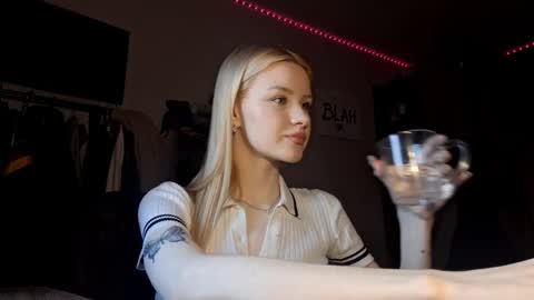 ShyLuna online show from February 13, 6:09 am