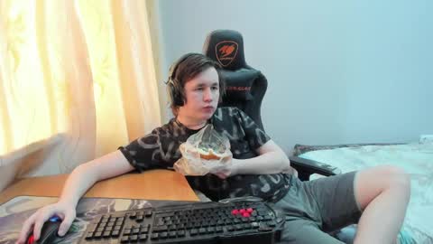 Snapshot of iliaskrislove chatting on April 17, 10:29 am iliaskris online show from April 17, 10:29 am