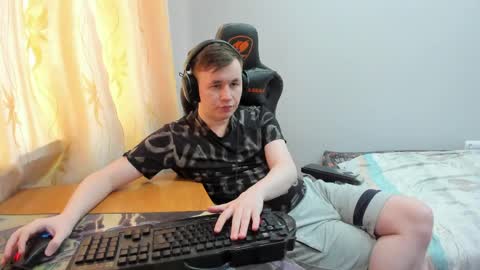 Snapshot of iliaskrislove chatting on April 28, 2:27 am iliaskris online show from April 28, 2:27 am