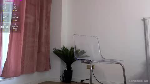 Snapshot of ilikeithaard chatting on October 23, 6:45 am Emma online show from October 23, 6:45 am