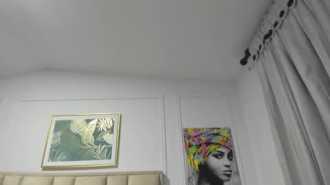 Snapshot of iliy_ chatting on December 31, 5:44 am ILY   online show from December 31, 5:44 am