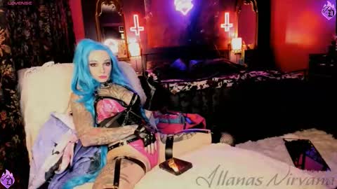 IllanasNIrvana online show from November 10, 7:35 pm