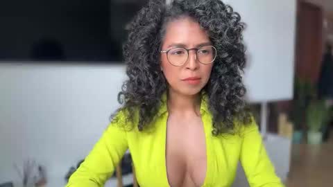 Kloe online show from November 18, 6:45 pm