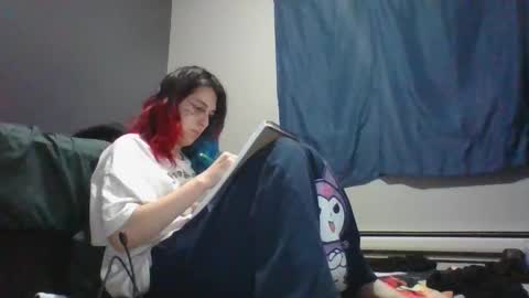 Snapshot of illlypad_lilac chatting on April 28, 5:45 am Lilly online show from April 28, 5:45 am