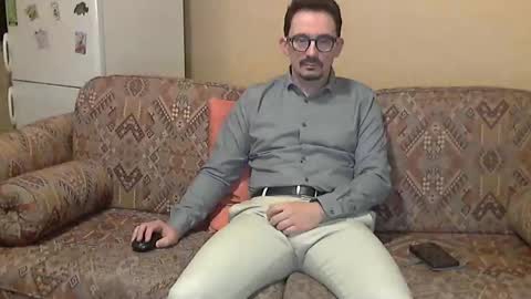ilovecuteguy79 online show from May 6, 3:13 am