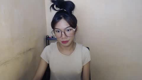 Snapshot of iloveyou28xx chatting on April 15, 9:37 pm CALL ME JEN YOUR SWEET GIRL 3 online show from April 15, 9:37 pm