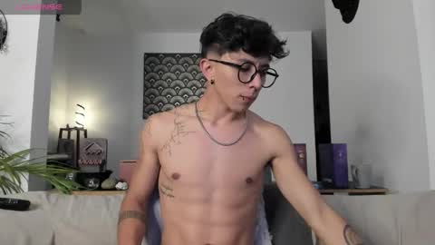 Snapshot of im__thomas chatting on May 28, 12:52 am IM THOMAS online show from May 28, 12:52 am