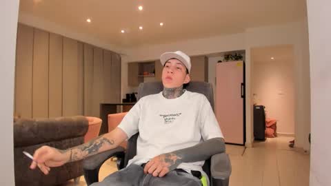 im_dante_ online show from March 3, 4:29 am