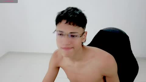 im_david01 online show from April 13, 12:54 pm