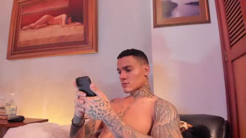 Snapshot of im_dominike chatting on January 29, 2:19 am im_dominike online show from January 29, 2:19 am