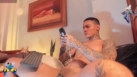 Snapshot of im_dominike chatting on November 6, 6:53 pm im_dominike online show from November 6, 6:53 pm