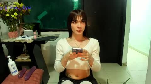 Snapshot of im_dorothy chatting on May 6, 3:02 am im_dorothy online show from May 6, 3:02 am