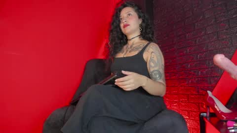 Snapshot of im_fer chatting on April 9, 10:53 am Fernanda Ind. Model online show from April 9, 10:53 am