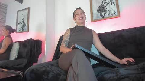 Snapshot of im_fer chatting on May 14, 11:28 am Fernanda Ind. Model online show from May 14, 11:28 am