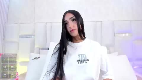 Snapshot of im_isabella1 chatting on June 22, 9:23 pm im_isabella1 online show from June 22, 9:23 pm