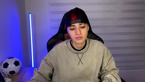 Snapshot of im_laia_ chatting on December 18, 2:53 am Laia online show from December 18, 2:53 am