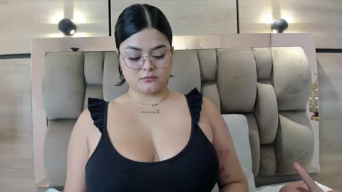 Snapshot of im_mou_ chatting on February 2, 12:48 pm im mou online show from February 2, 12:48 pm