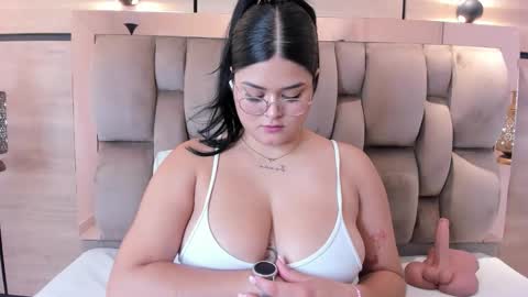 Snapshot of im_mou_ chatting on February 21, 12:50 pm im mou online show from February 21, 12:50 pm