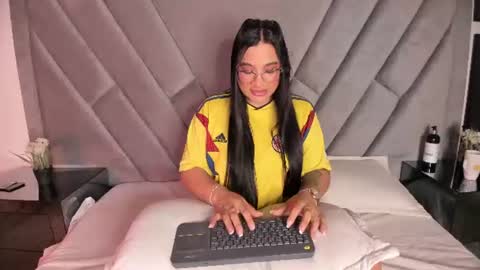 Snapshot of im_natalieefoster chatting on June 23, 10:35 am natalie online show from June 23, 10:35 am