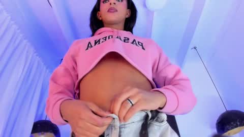 Snapshot of im_shannon_44 chatting on February 12, 1:41 am im_shannon_44 online show from February 12, 1:41 am