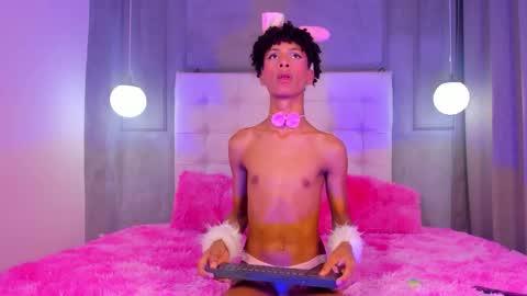 Snapshot of im_sky_ chatting on February 25, 4:22 am im_sky_ online show from February 25, 4:22 am