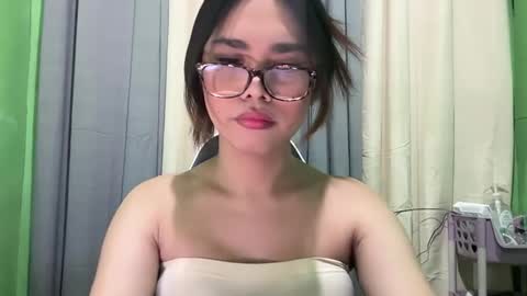 Snapshot of im_ur_future_wife69 chatting on May 22, 7:37 am im_ur_future_wife69 online show from May 22, 7:37 am