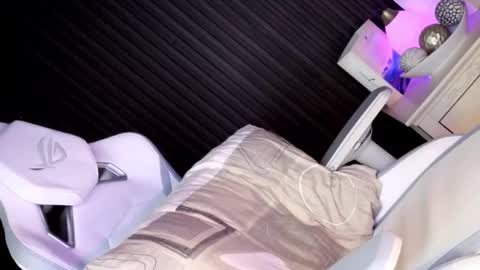 Candy Moore online show from December 14, 9:47 am