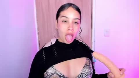Snapshot of imcharlot_ chatting on July 18, 10:57 pm charlot online show from July 18, 10:57 pm