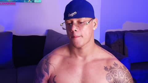 Snapshot of imconor chatting on May 15, 11:01 pm imconor online show from May 15, 11:01 pm