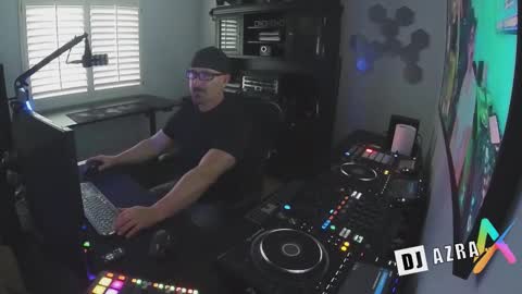 Snapshot of imdjazra chatting on October 26, 12:27 am DJ Azra online show from October 26, 12:27 am