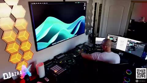 DJ Azra online show from April 11, 3:27 pm