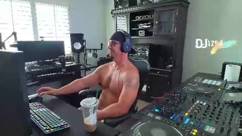 Snapshot of imdjazra chatting on June 9, 10:54 pm DJ Azra online show from June 9, 10:54 pm
