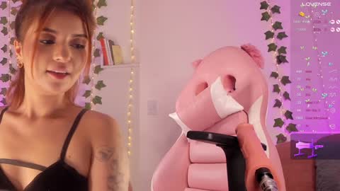 Snapshot of imlis chatting on January 3, 9:04 am Lissa Morgan MODEL INDEPENDENT online show from January 3, 9:04 am