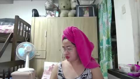 Snapshot of immaculate02 chatting on February 26, 8:48 am Immaculate02 online show from February 26, 8:48 am